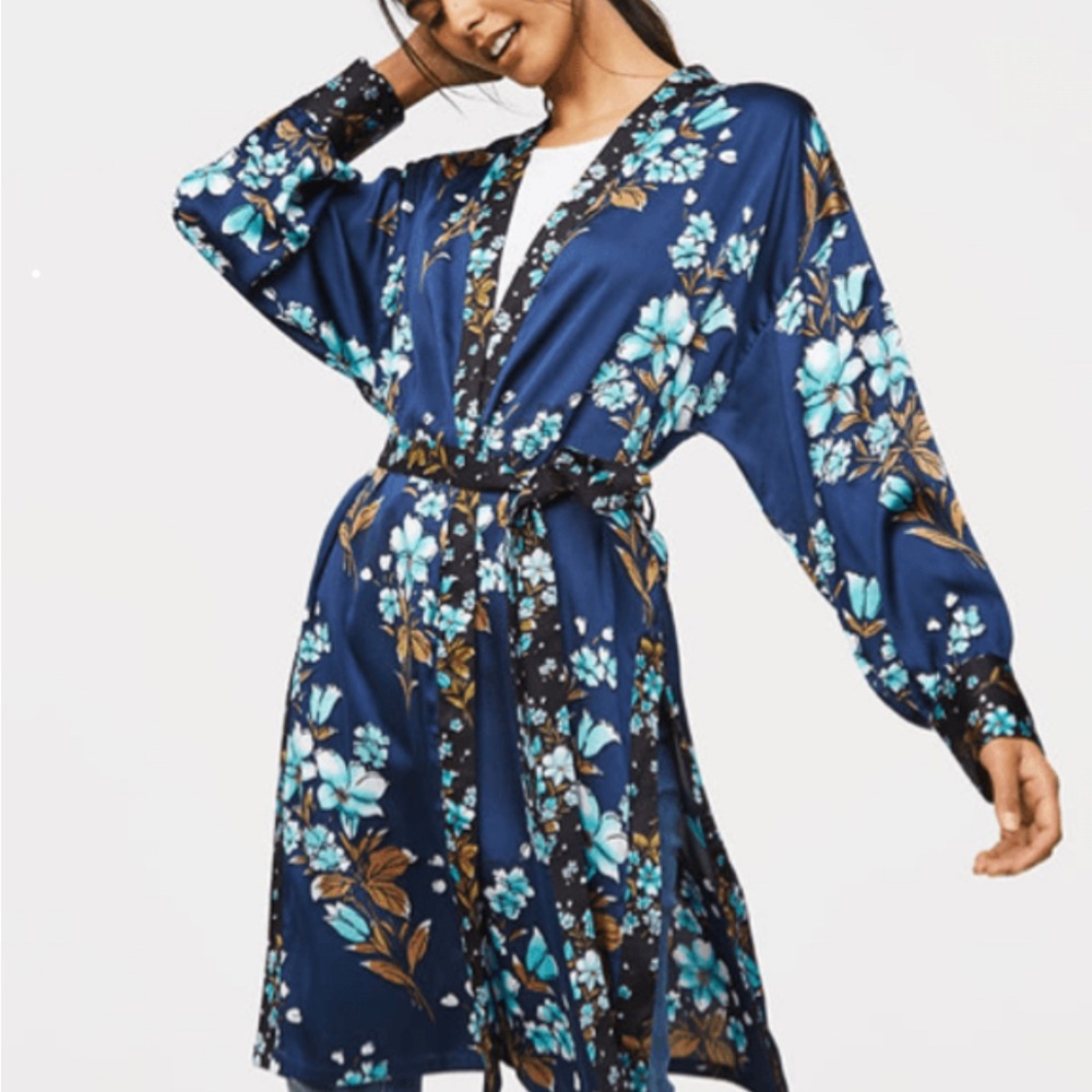LOFT Floral Navy Kimono‎ Robe Floral Silky Polyester Wrap